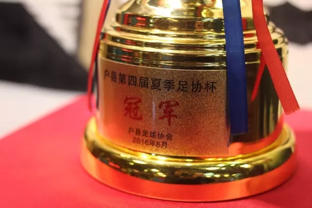 他是中国男篮前队长，身家过亿定居广州，娶1.88米美女，儿女双全